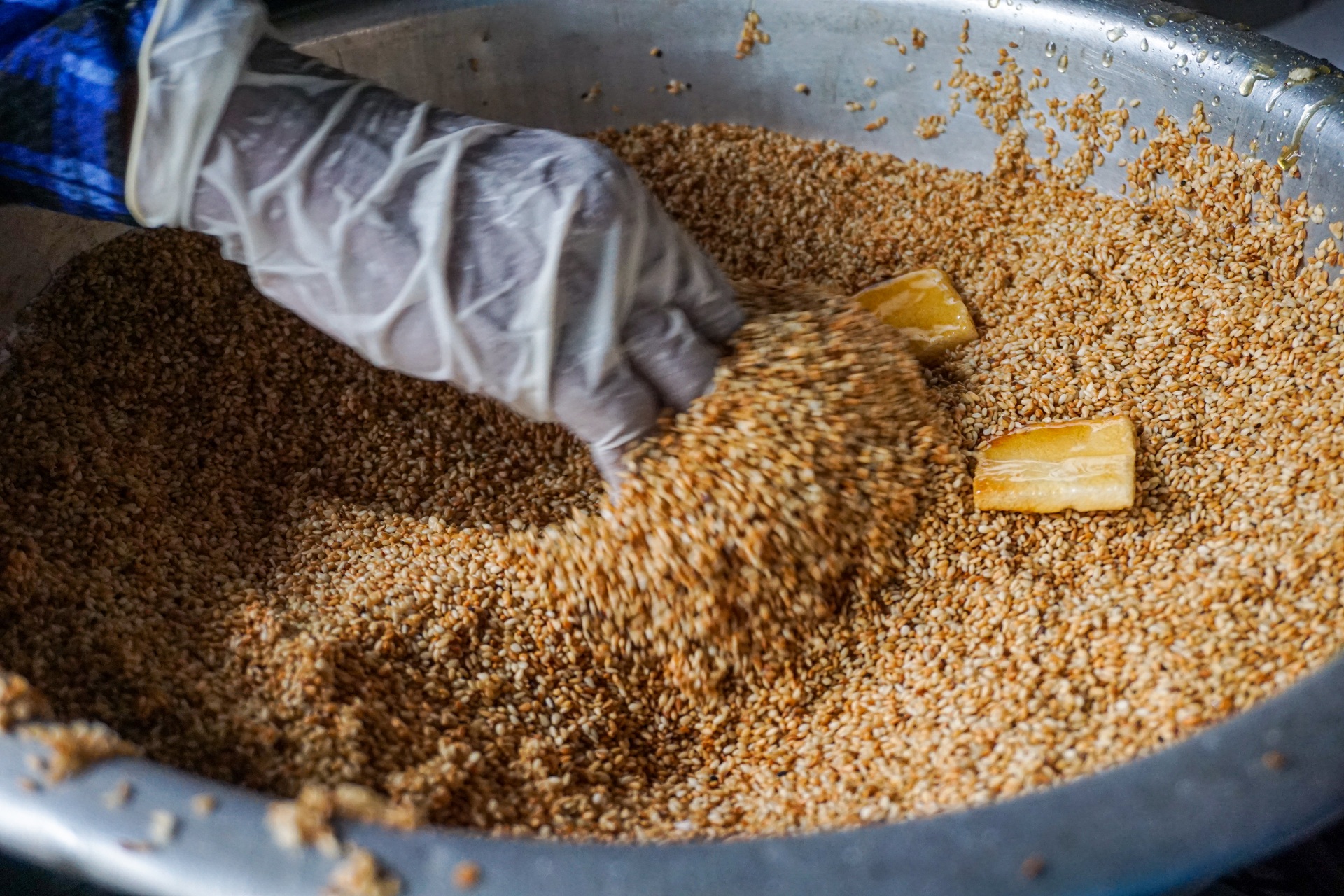 Làng bánh bảy lửa đặc sản Đà Nẵng làm ngày đêm vẫn không đủ bán Tết - 9