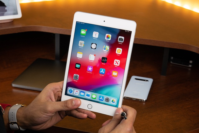 Vì sao Apple chưa ra mắt iPhone màn hình gập? - 2