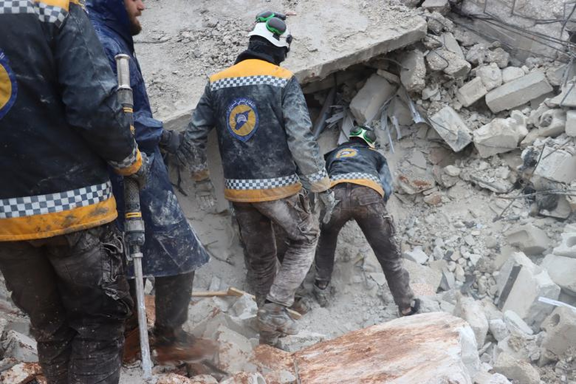 Thổ Nhĩ Kỳ, Syria tan hoang như bãi chiến trường sau động đất kinh hoàng - 12