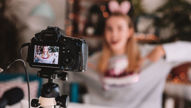 Tại sao trẻ nhỏ thần tượng YouTuber và muốn trở thành YouTuber? - 1