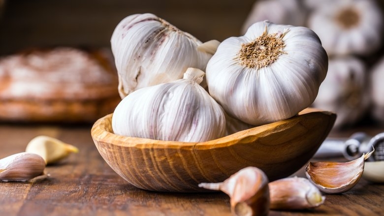 Tăng cường sức khỏe nhờ ăn tỏi sống đúng cách