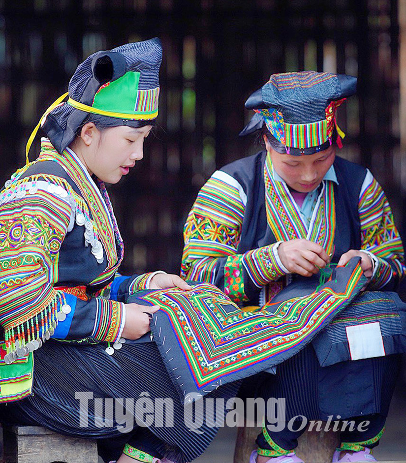 Bản sắc người Mông đen Chẩu Quân