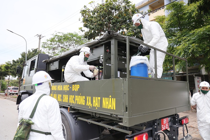 Hà Nội: Phun khử khuẩn toàn bộ Bệnh viện Bệnh Nhiệt đới cơ sở Kim Chung