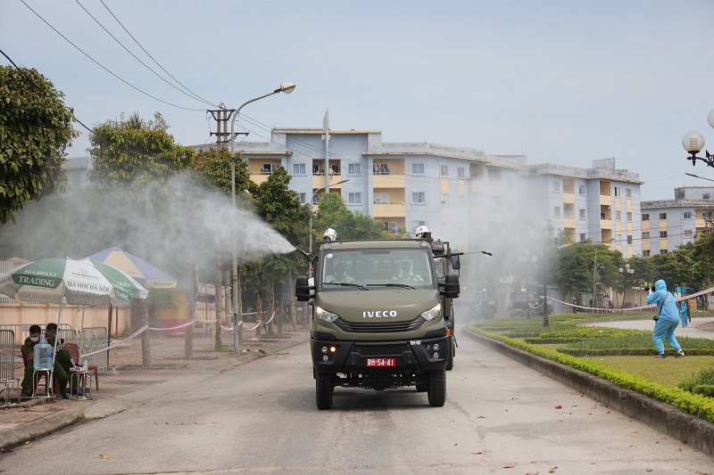 Hà Nội: Phun khử khuẩn toàn bộ Bệnh viện Bệnh Nhiệt đới cơ sở Kim Chung