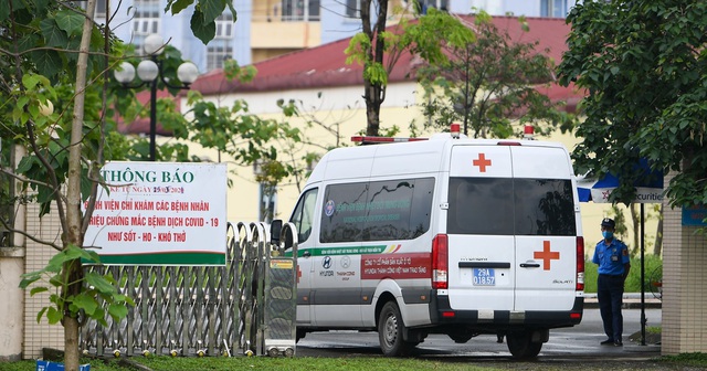 Covid-19 ồ ạt tấn công, 9 bệnh viện phải phong tỏa, cách ly y tế - 2