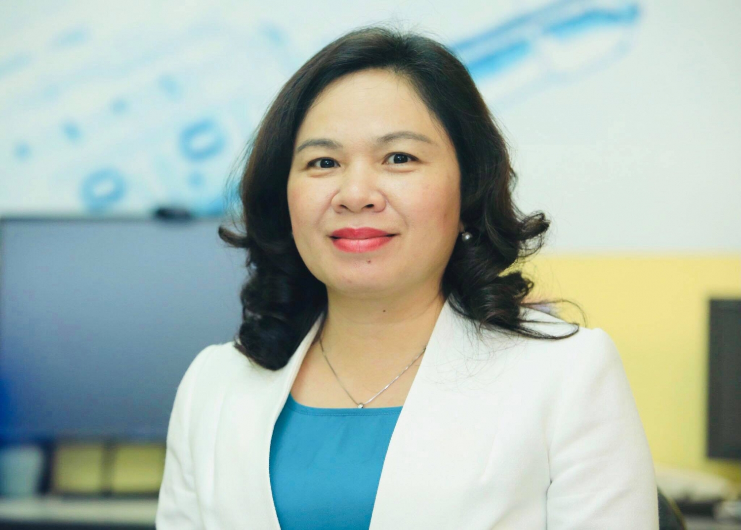 Bà Dương Thị Hồng, Phó Viện trưởng Viện Vệ sinh dịch tễ Trung ương.