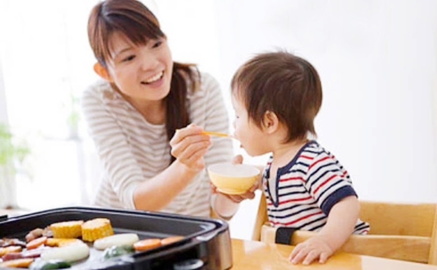 Các bậc phụ huynh cần áp dụng chế độ dinh dưỡng phù hợp để trẻ tránh thừa cân, béo phì. Các bậc phụ huynh cần áp dụng chế độ dinh dưỡng phù hợp để trẻ tránh thừa cân, béo phì.