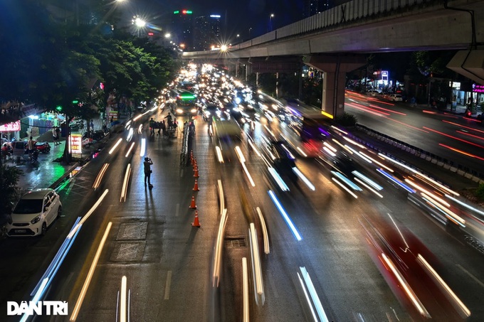 Người dân kỳ vọng dải phân cách cứng sẽ giải cứu đường Nguyễn Trãi - 4 Người dân kỳ vọng dải phân cách cứng sẽ giải cứu đường Nguyễn Trãi - 4