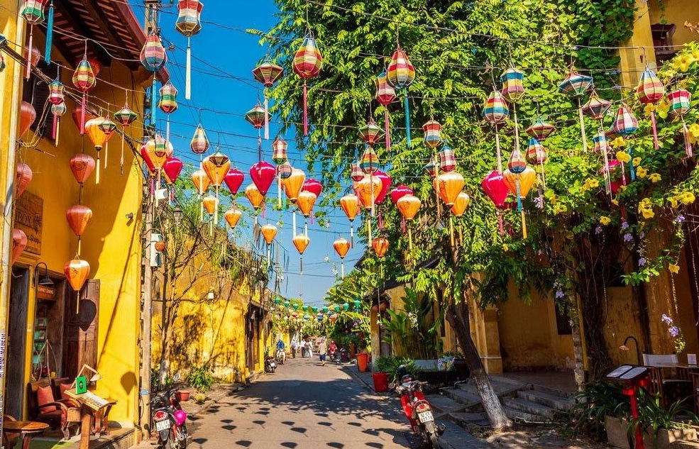 Check-in các con phố đèn lồng nổi tiếng ở ba miền