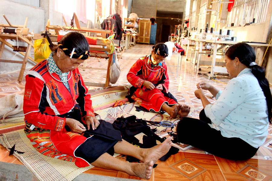 Sắc màu thổ cẩm Pà Thẻn Sắc màu thổ cẩm Pà Thẻn