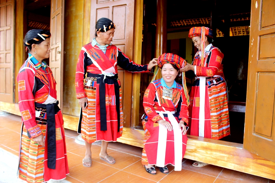 Sắc màu thổ cẩm Pà Thẻn Sắc màu thổ cẩm Pà Thẻn