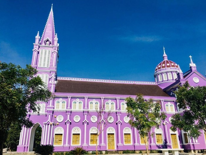 Check-in nhà thờ màu tím nổi bật nhất xứ Nghệ Check-in nhà thờ màu tím nổi bật nhất xứ Nghệ