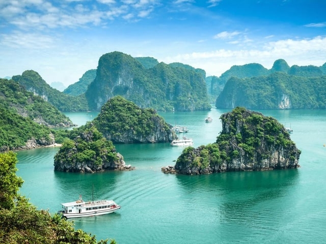 Đảo Long Châu - Vẻ đẹp hoang sơ, kỳ vĩ giữa vịnh Lan Hạ