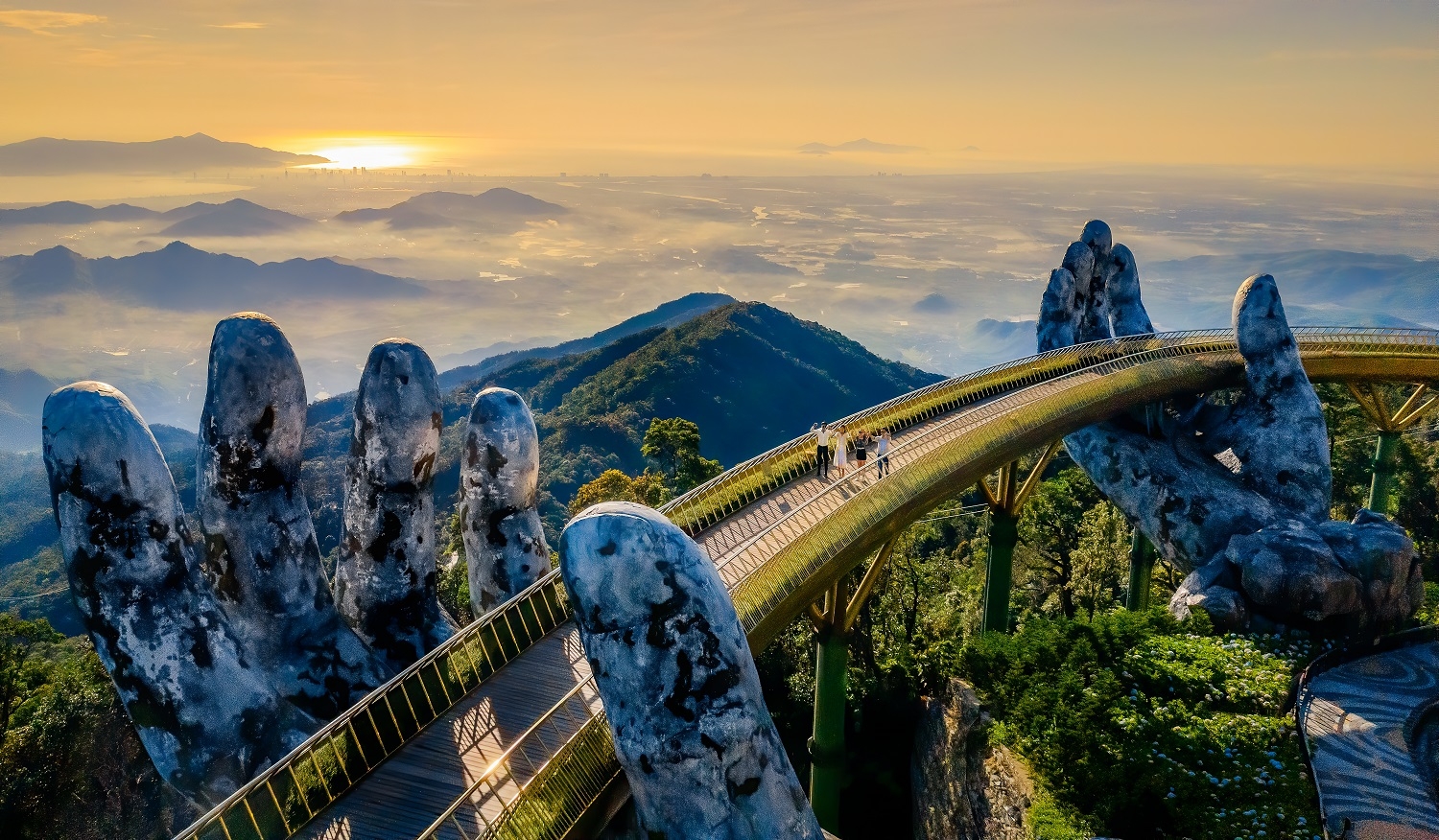 Cầu Vàng (Đà Nẵng) ghi dấu ấn tại World Travel Award 2021