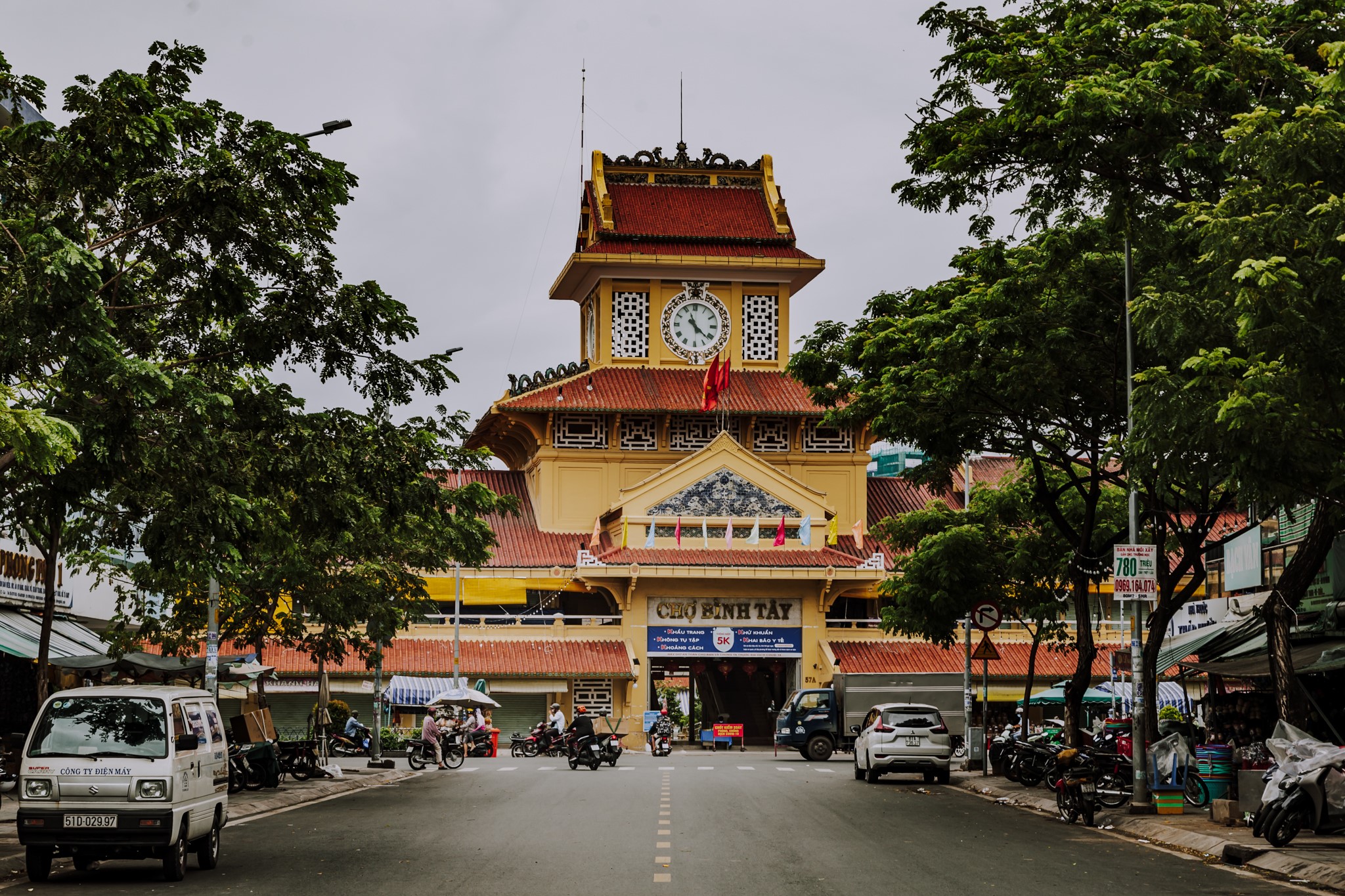 TP HCM: Những khu chợ độc đáo nhất bạn không nên bỏ lỡ