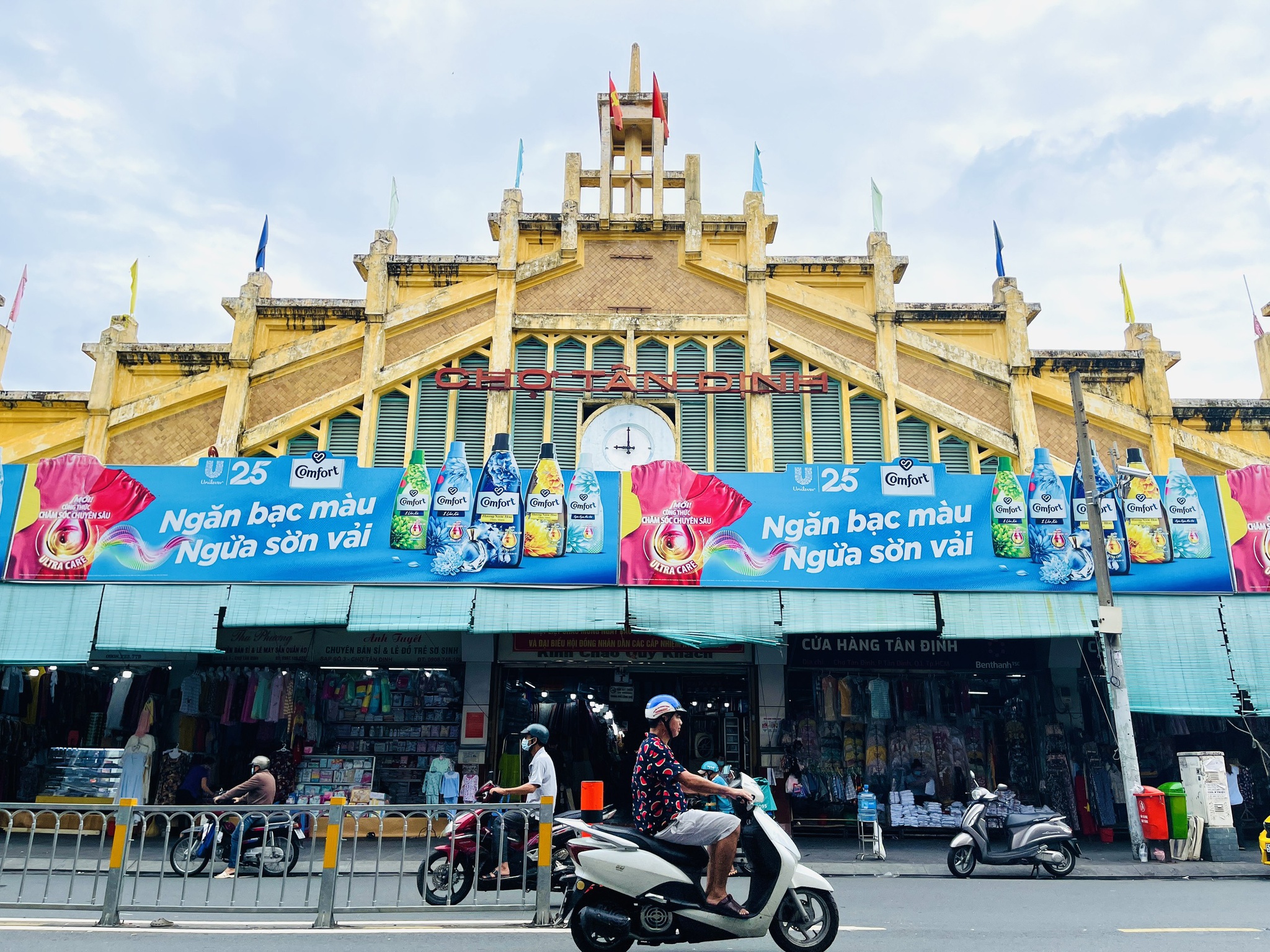 TP HCM: Những khu chợ độc đáo nhất bạn không nên bỏ lỡ