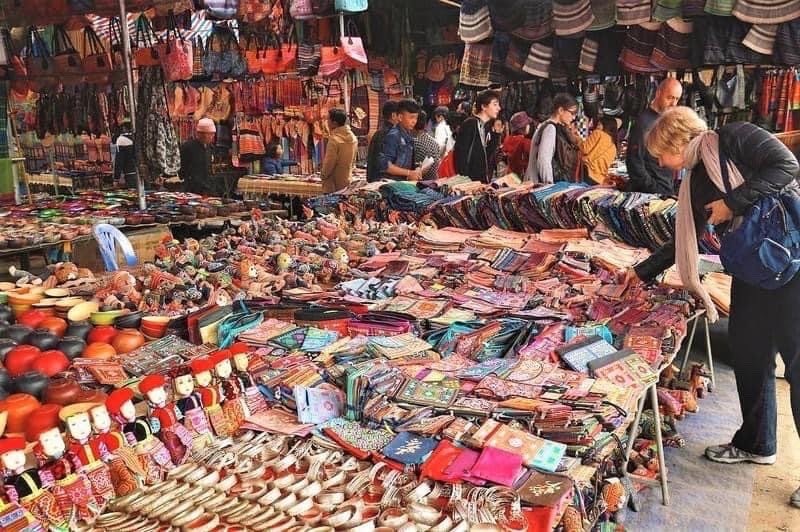 Chợ phiên trên “Cao nguyên trắng”