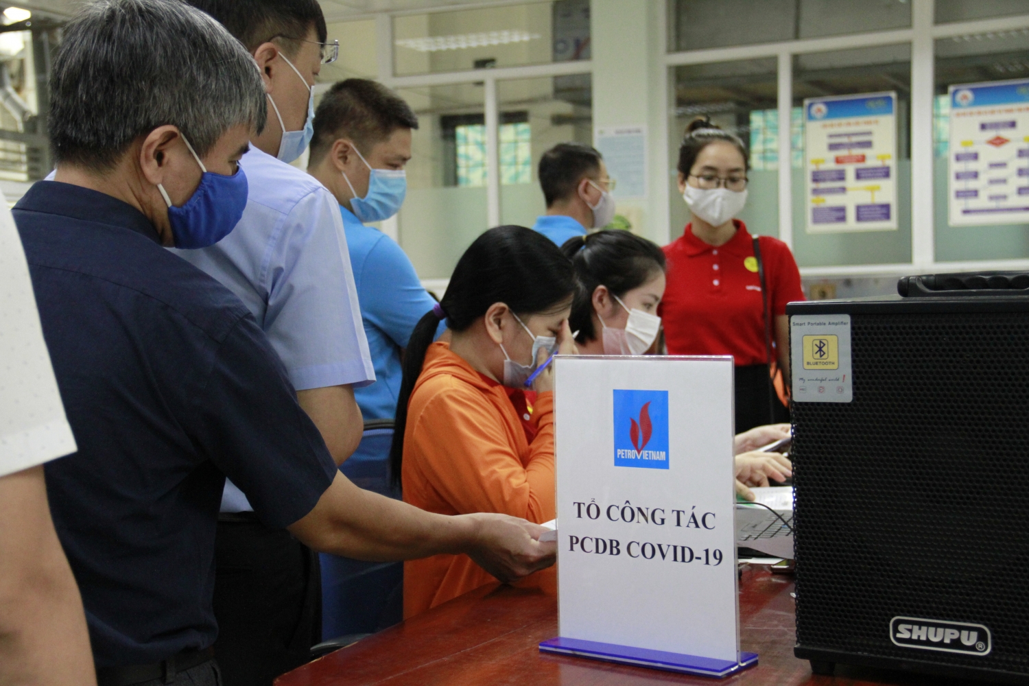Petrovietnam triển khai tiêm mũi 2 vắc-xin Covid-19 cho cán bộ, người lao động
