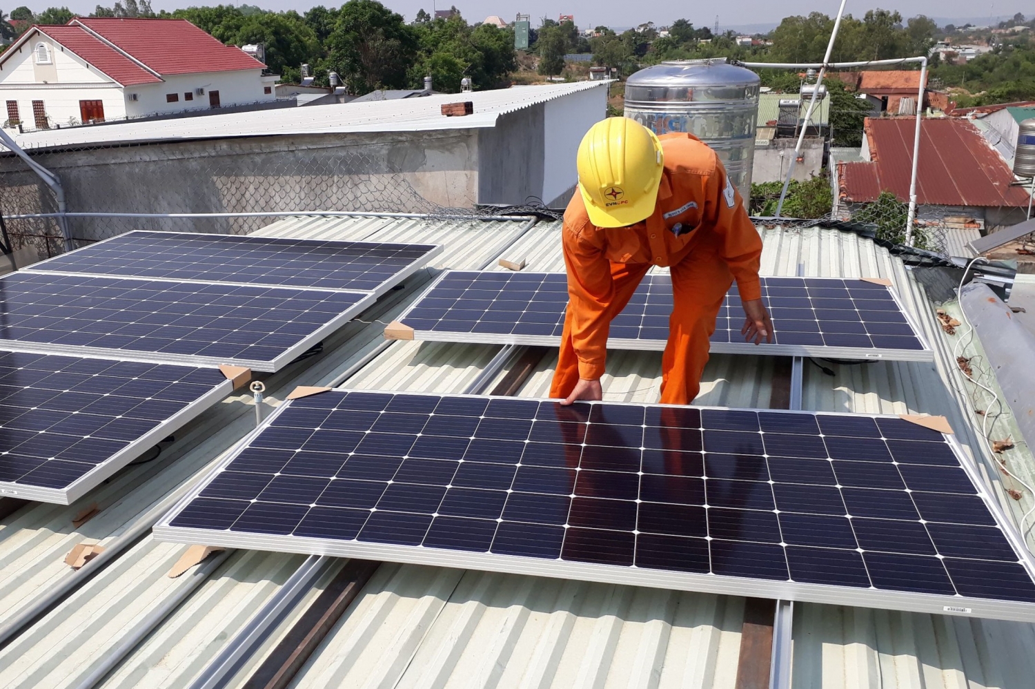 Cần hiểu rõ các quy định khi đầu tư điện mặt trời mái nhà