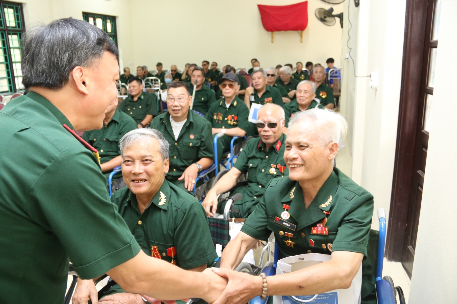 Hội CCB Tập đoàn và Công đoàn DKVN tri ân các thương bệnh binh, người có công tại Thái Bình, Hà Nam