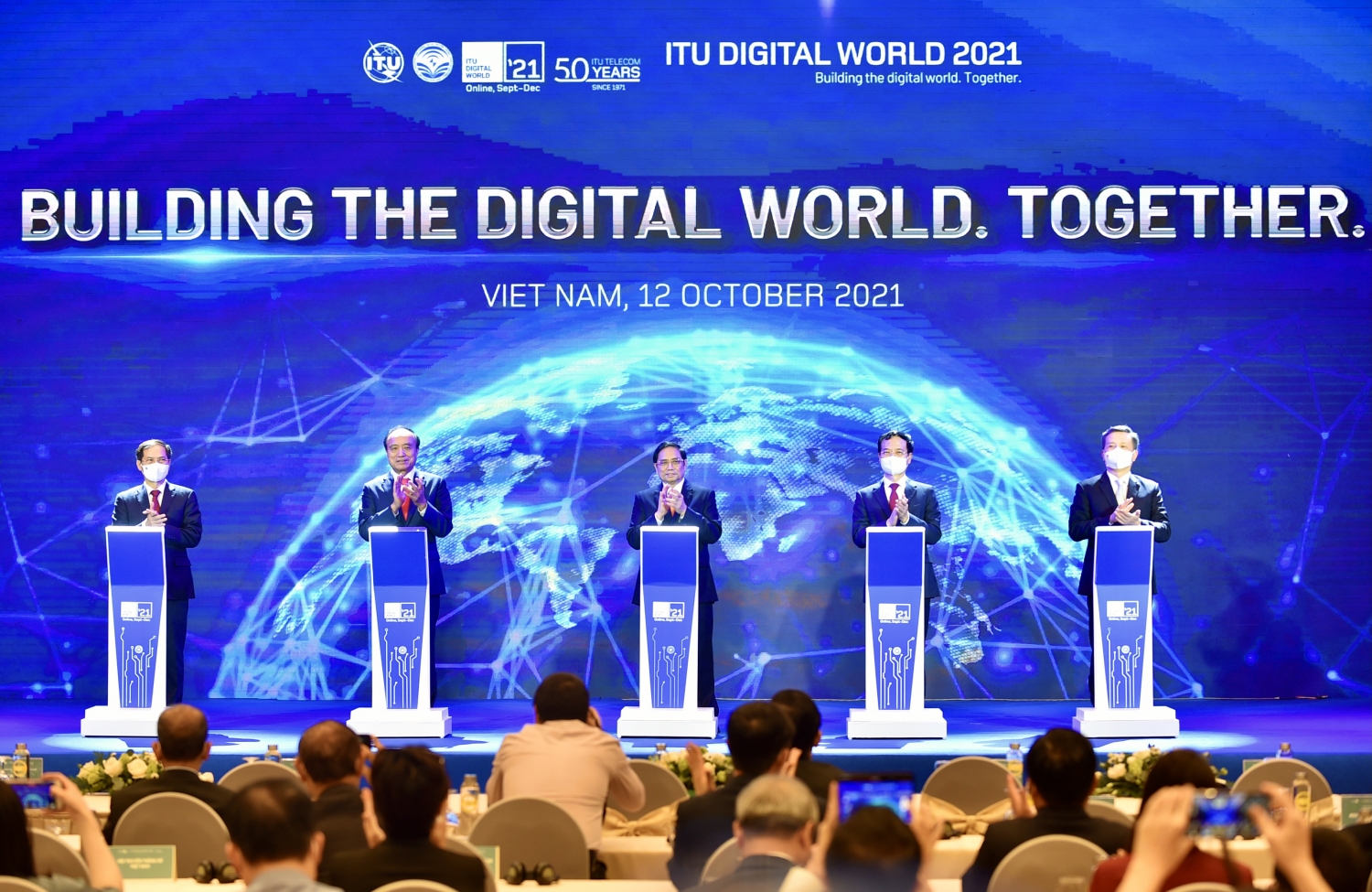 Thủ tướng: Chuyển đổi số là hướng đi đúng đắn, góp phần phục hồi nền kinh tế