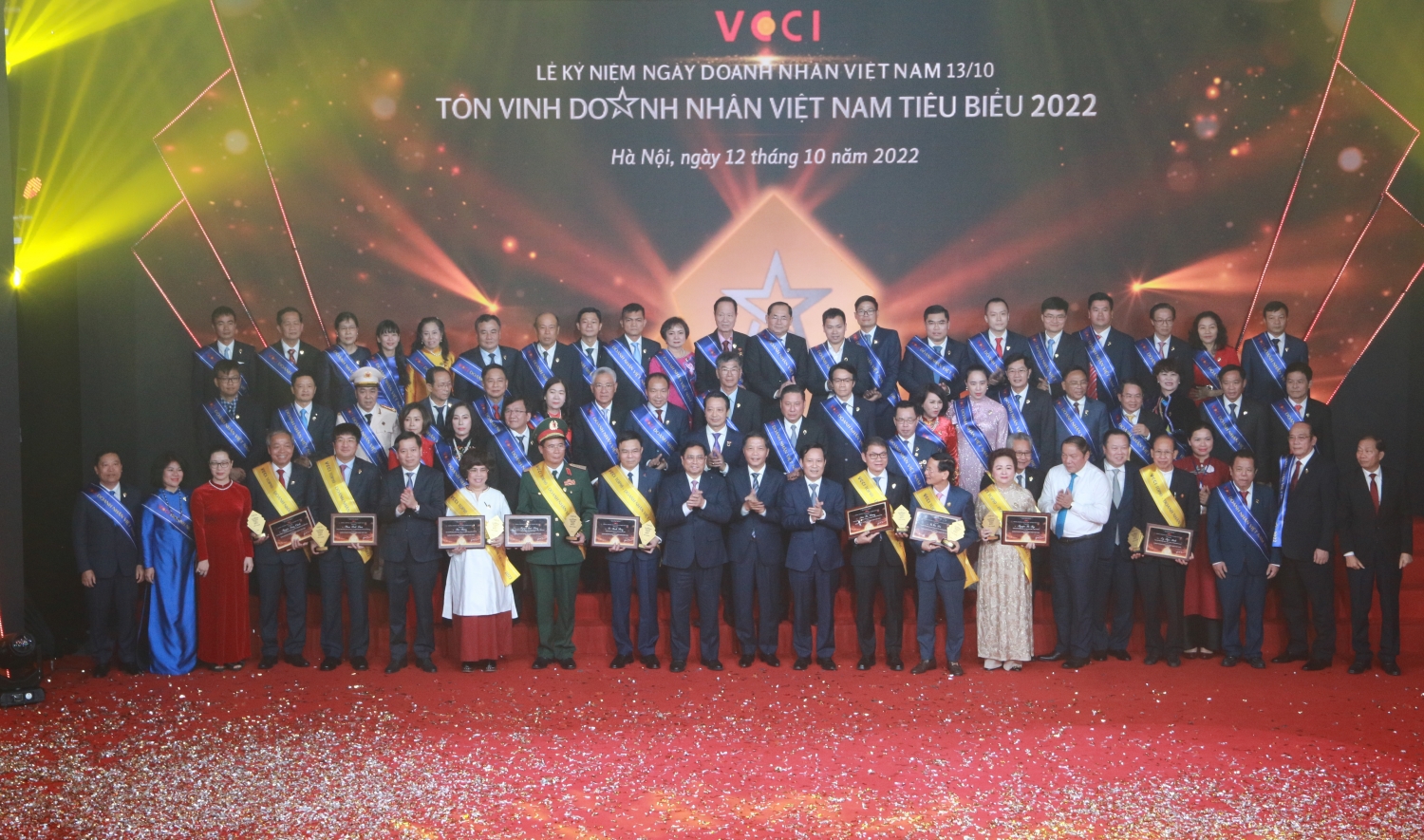 Tổng Giám đốc Petrovietnam Lê Mạnh Hùng nhận vinh danh Top 10 Doanh nhân tiêu biểu nhất Việt Nam năm 2022