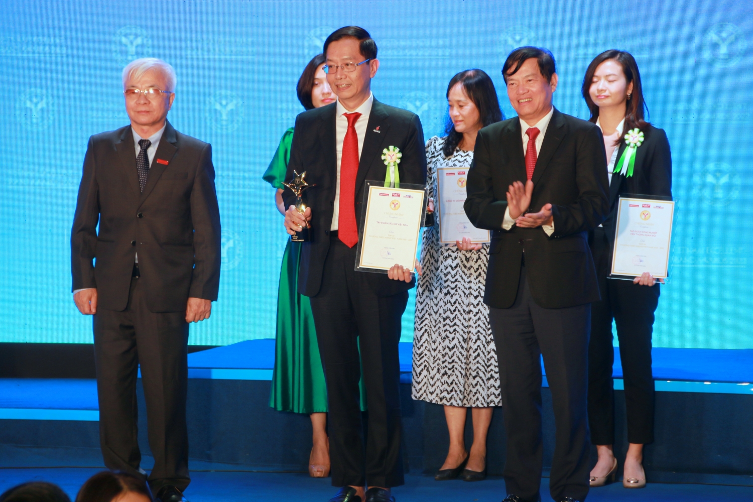 Petrovietnam và PVFCCo được tôn vinh 