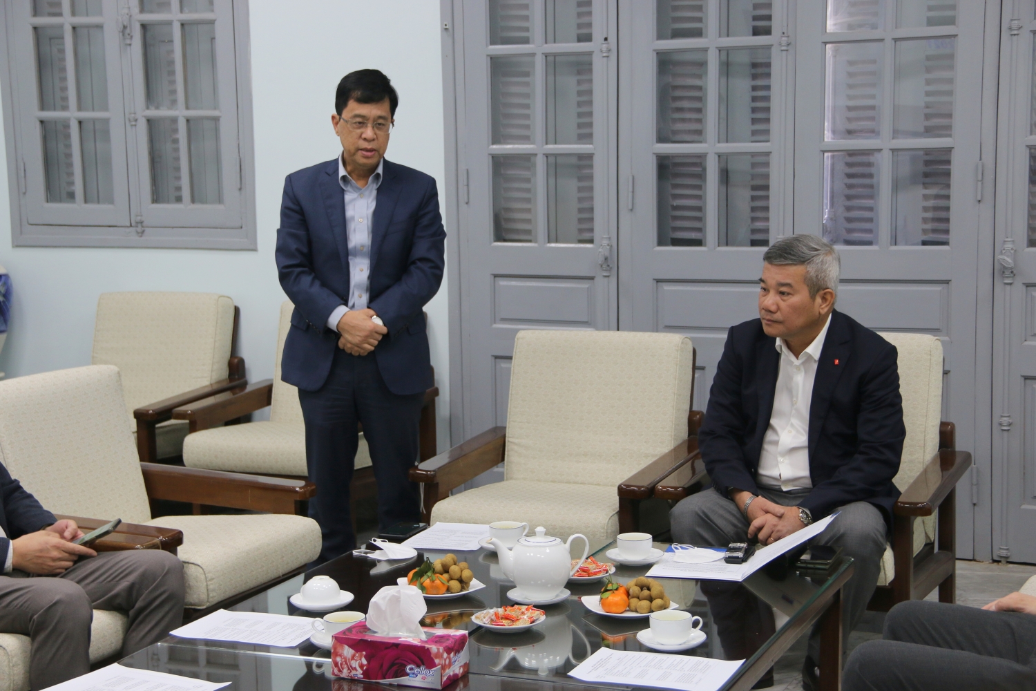 Petrovietnam trao tặng xe cứu thương cho Viện Vệ sinh Dịch tễ Trung ương