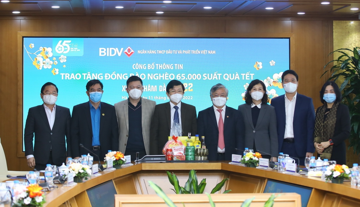 BIDV dành 65.000 phần quà Tết trị giá 32,5 tỷ đồng tặng người nghèo