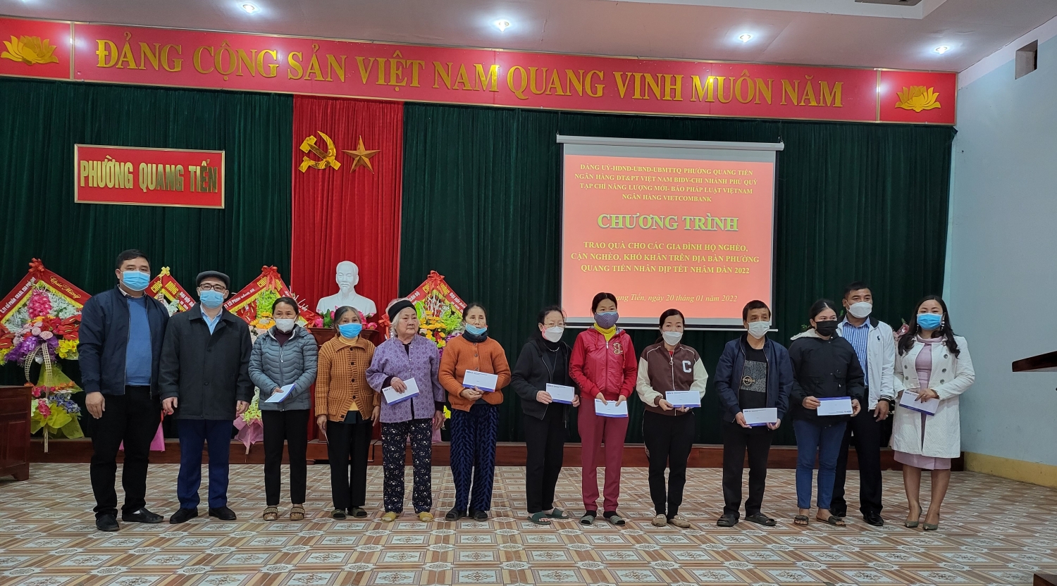 Tạp chí Năng lượng Mới đồng hành cùng Ngân hàng BIDV trao 200 suất quà Tết cho các hộ nghèo tại Nghệ An