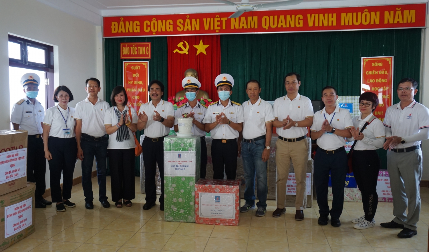 Petrovietnam mang hơi ấm từ đất liền đến với Trường Sa