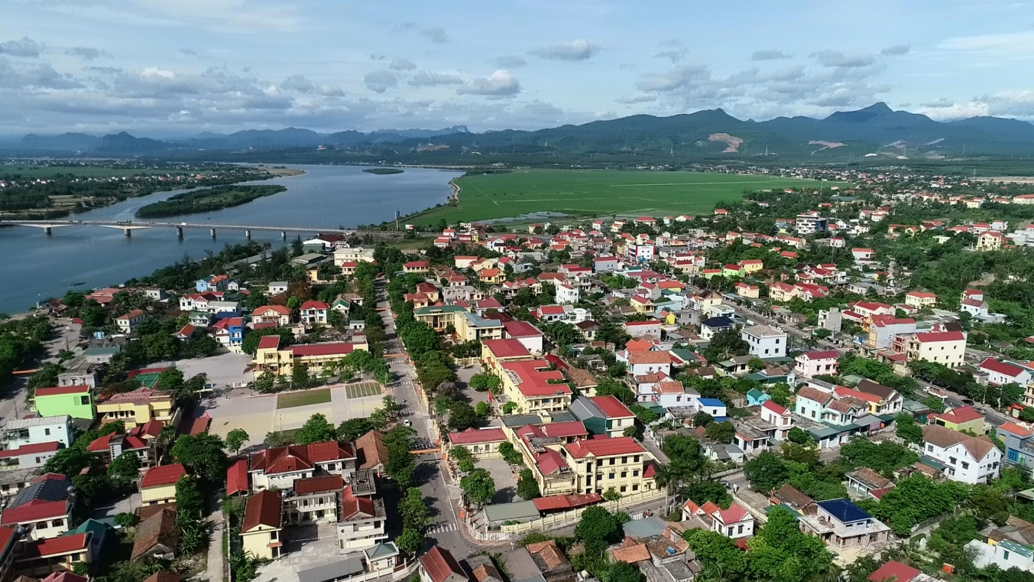 Tin nhanh bất động sản ngày 20/6: TP HCM có gần 300 công trình vi phạm trật tự xây dựng