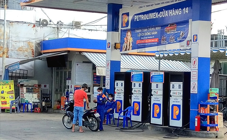 Yêu cầu Bộ Tài chính nghiên cứu đề xuất giảm thuế, phí liên quan đến xăng dầu trước 30/7