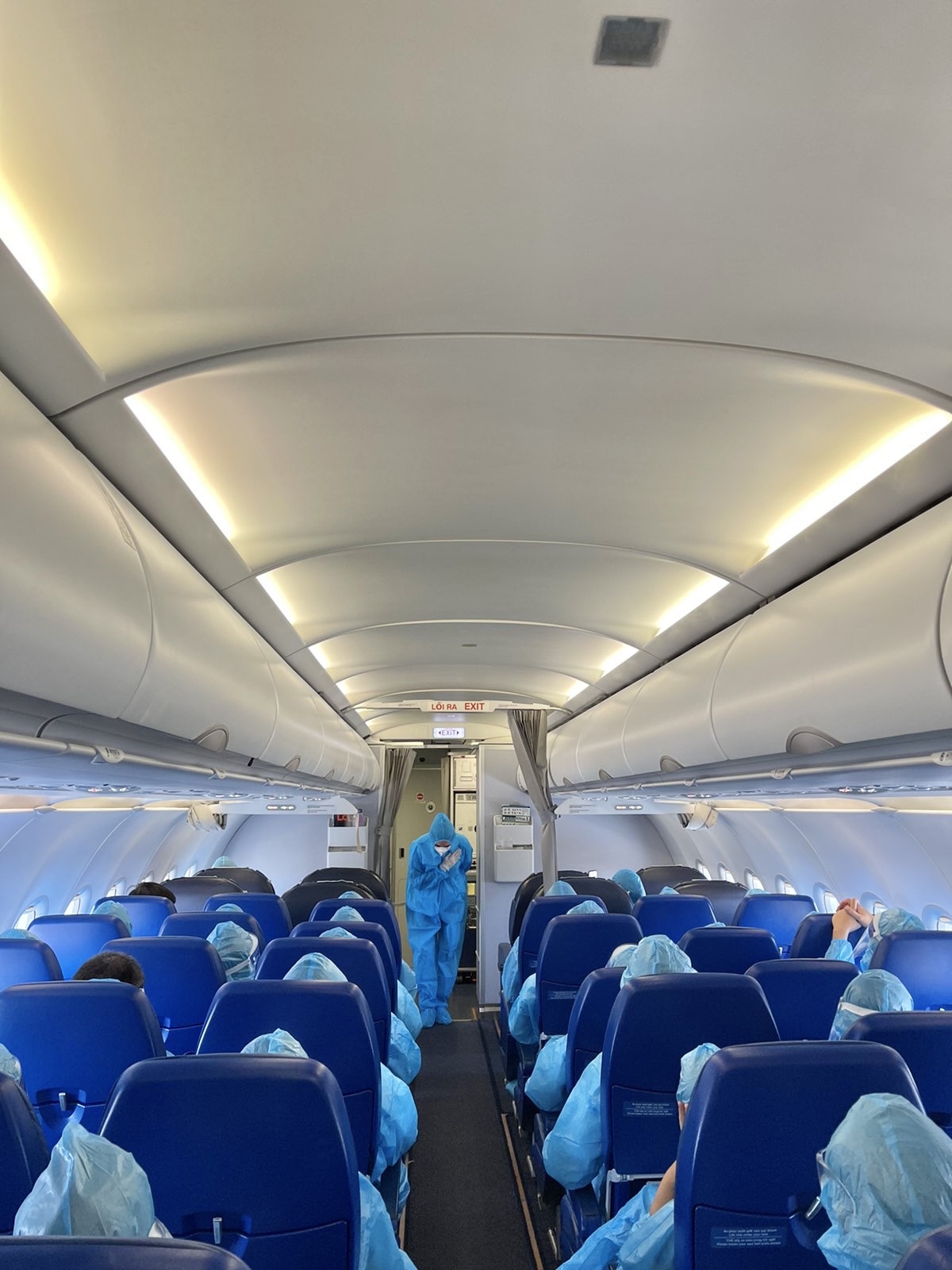 Bamboo Airways bay chuyên cơ khứ hồi đưa gần 200 y bác sĩ từ miền Trung vào TP HCM chống dịch Bamboo Airways bay chuyên cơ khứ hồi đưa gần 200 y bác sĩ từ miền Trung vào TP HCM chống dịch
