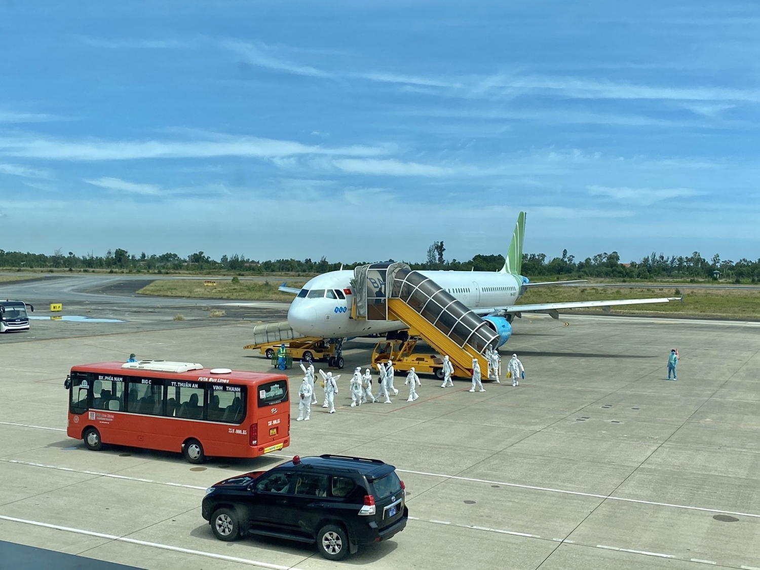 Bamboo Airways bay chuyên cơ khứ hồi đưa gần 200 y bác sĩ từ miền Trung vào TP HCM chống dịch Bamboo Airways bay chuyên cơ khứ hồi đưa gần 200 y bác sĩ từ miền Trung vào TP HCM chống dịch