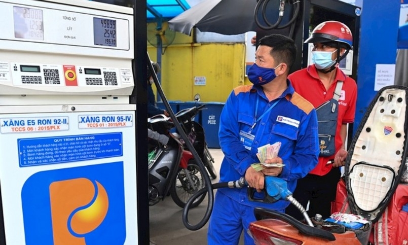 Yêu cầu Bộ Tài chính nghiên cứu tiếp tục giảm thuế đối với xăng dầu