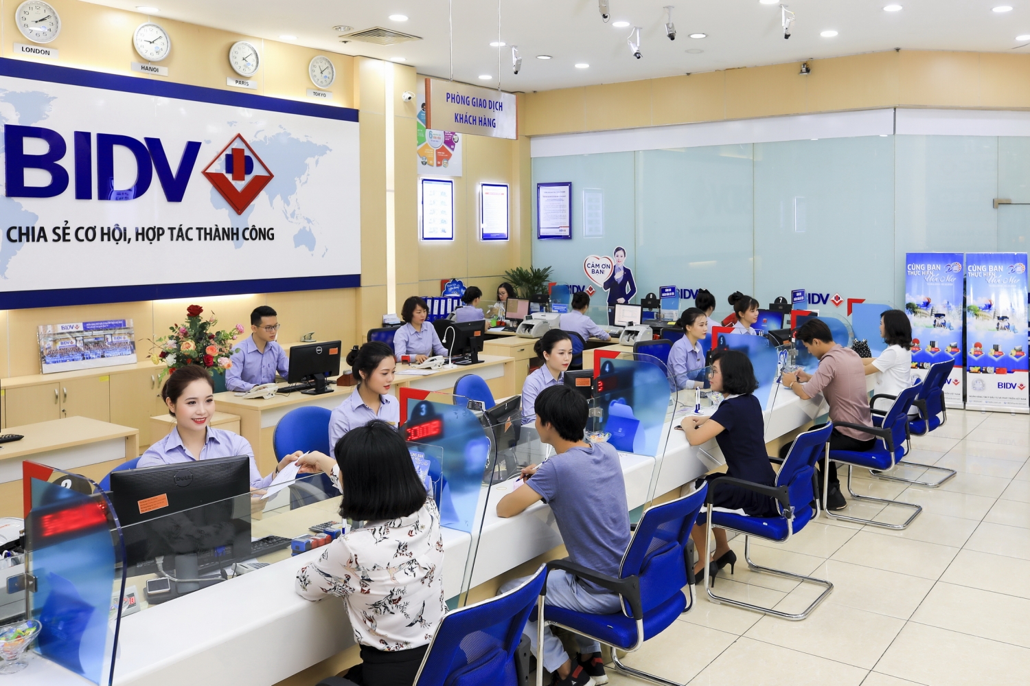Tin ngân hàng ngày 29/9: BIDV tăng lãi suất huy động, cao nhất mức 1 điểm % Tin ngân hàng ngày 29/9: BIDV tăng lãi suất huy động, cao nhất mức 1 điểm %