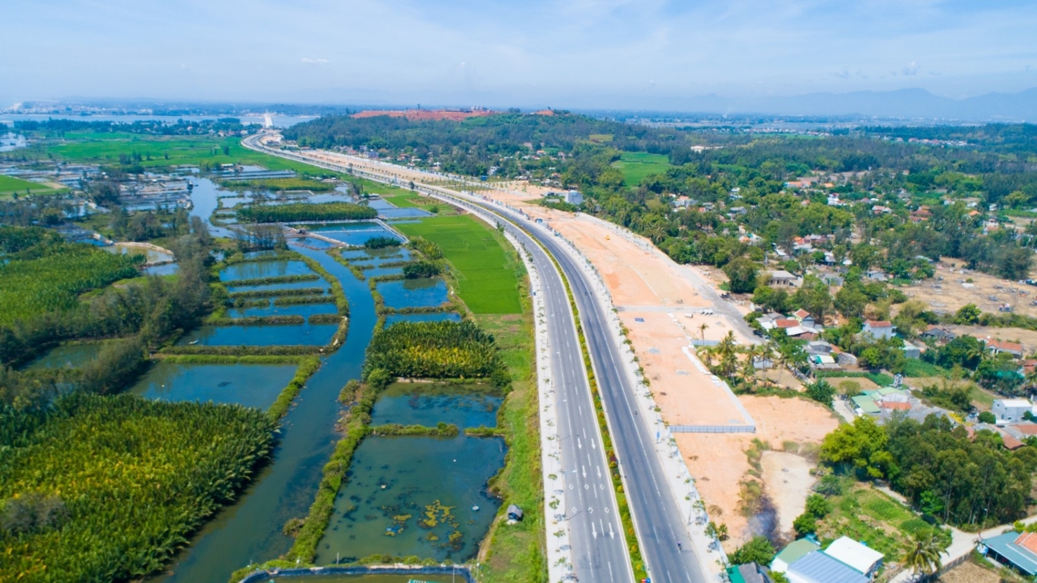 Tin bất động sản ngày 1/10: Quảng Ngãi yêu cầu báo cáo việc chậm tổ chức đấu giá quyền sử dụng đất Tin bất động sản ngày 1/10: Quảng Ngãi yêu cầu báo cáo việc chậm tổ chức đấu giá quyền sử dụng đất