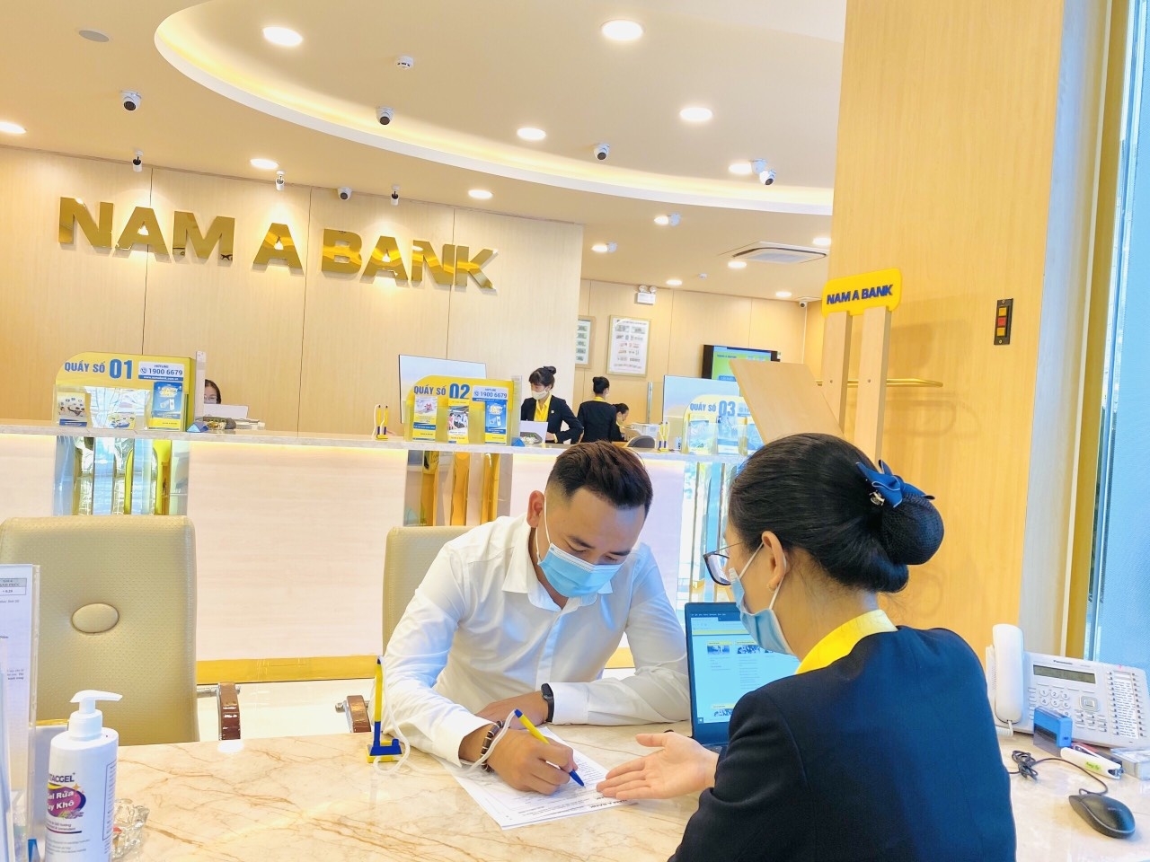 Tin ngân hàng nổi bật trong tuần qua: Nợ xấu nhiều ngân hàng tăng mạnh Tin ngân hàng nổi bật trong tuần qua: Nợ xấu nhiều ngân hàng tăng mạnh