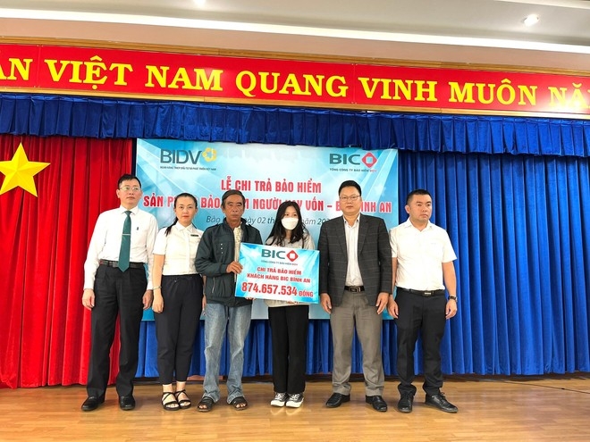 Tin ngân hàng ngày 5/11: VPBank sắp lấy ý kiến cổ đông về việc mua cổ phiếu quỹ Tin ngân hàng ngày 5/11: VPBank sắp lấy ý kiến cổ đông về việc mua cổ phiếu quỹ