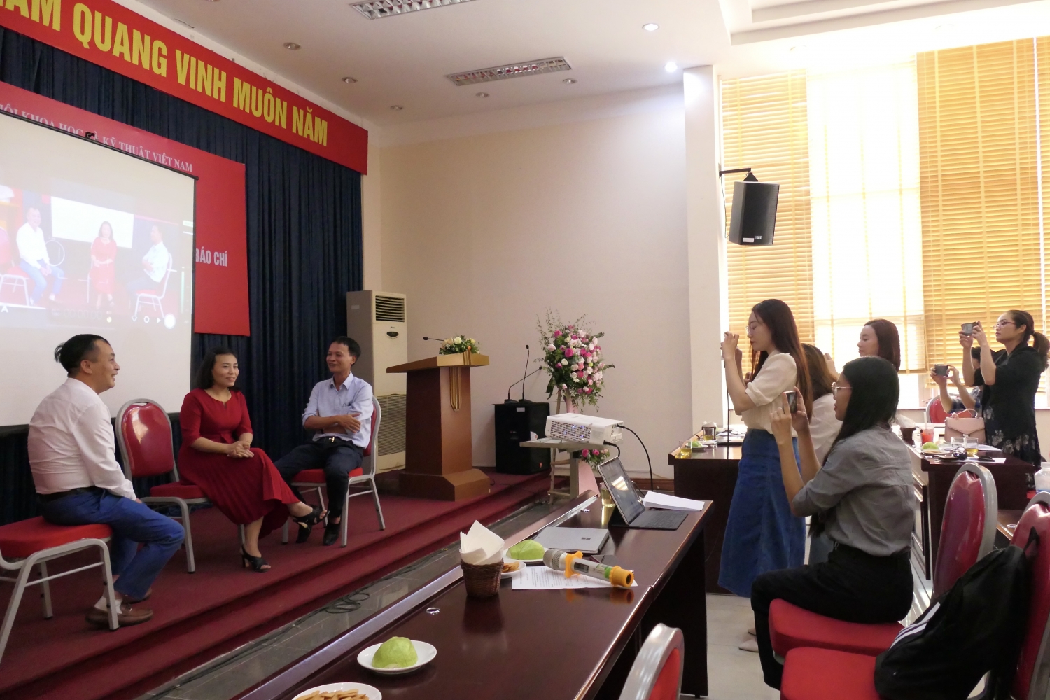 Hoạt động thực hành quay, dựng video