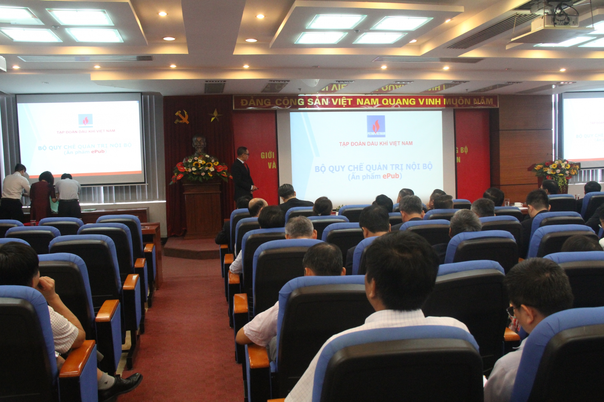 bo quy che quan tri noi bo tap doan dau khi quoc gia viet nam ra doi la dau moc quan trong