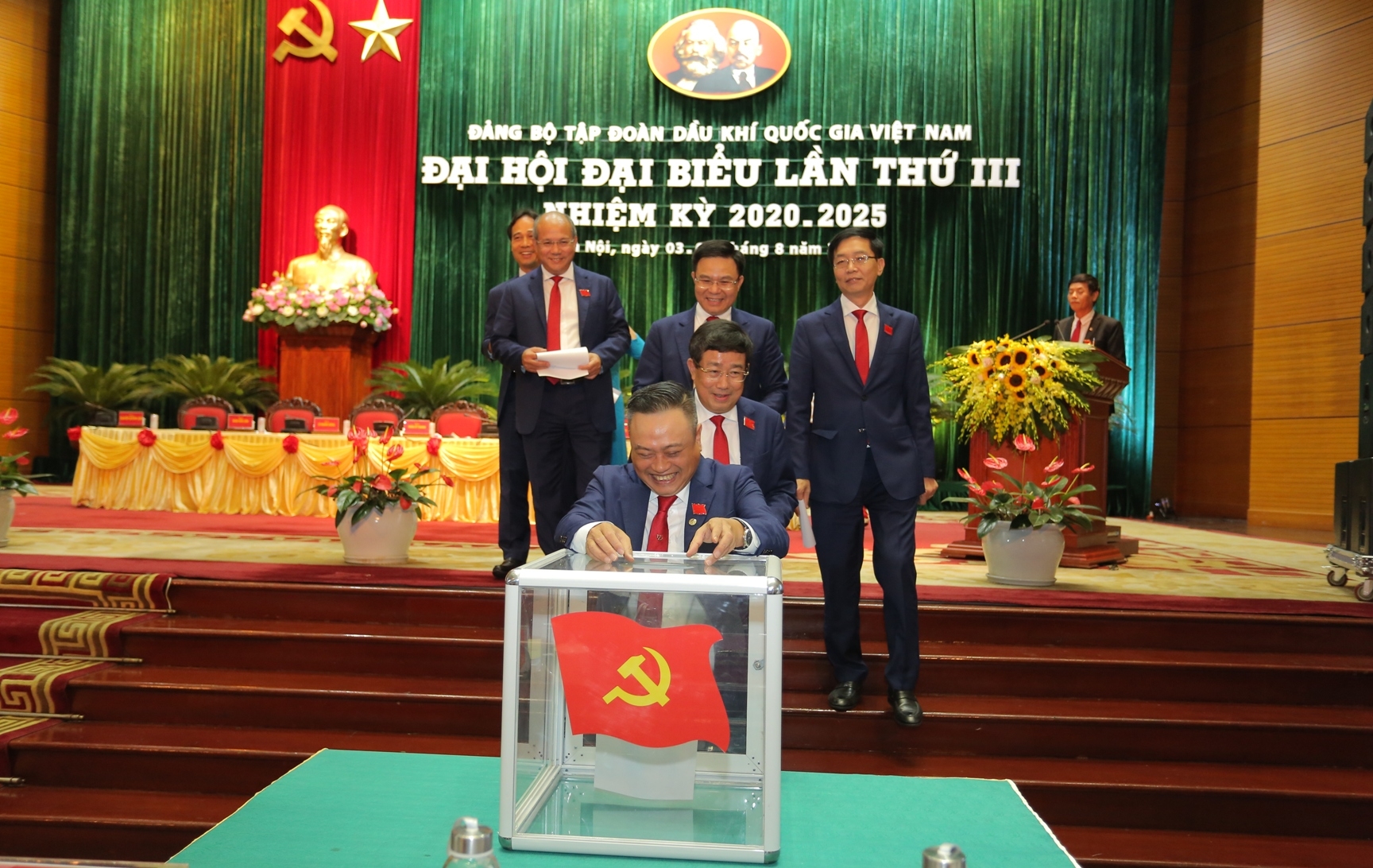 phat huy moi nguon luc quyet tam hoan thanh muc tieu nhiem vu duoc dang va nhan dan giao pho xung dang la tru cot cua nen kinh te dat nuoc