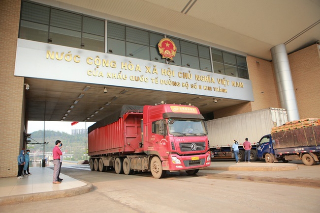 Sau Lạng Sơn, đến lượt Lào Cai dừng tiếp nhận xe chở trái cây tươi xuất sang Trung Quốc