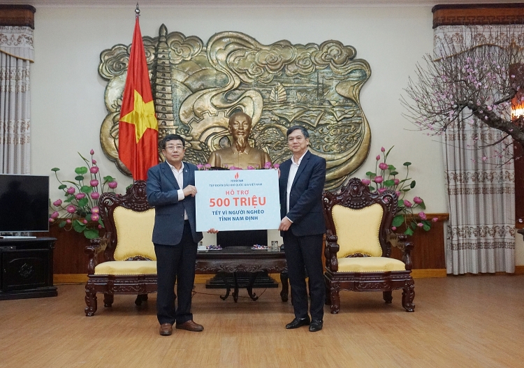 Petrovietnam đồng hành, ủng hộ 600 triệu đồng cho chương trình Tết vì người nghèo của tỉnh Nam Định