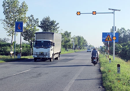 Ưu điểm của đèn tín hiệu giao thông sử dụng năng lượng mặt trời