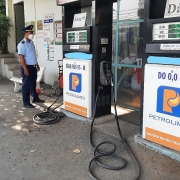 Vi phạm kinh doanh xăng dầu, một doanh nghiệp bị phạt 50 triệu đồng