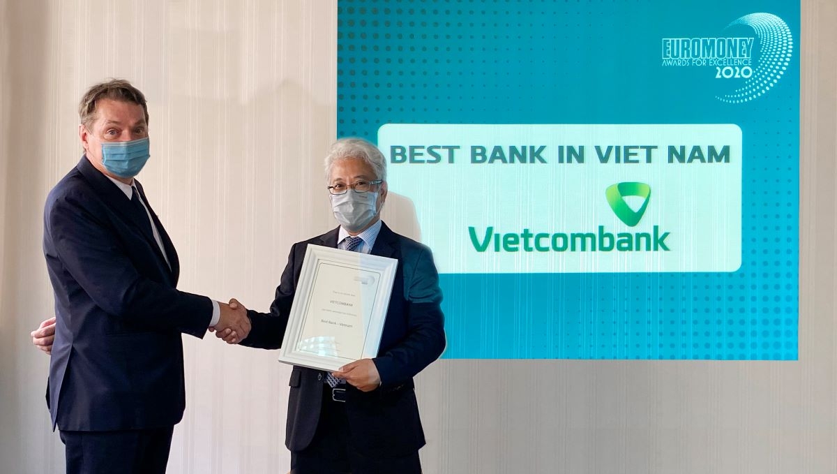 Vietcombank lần thứ 6 được Tạp chí Euromoney trao giải thưởng “Ngân hàng tốt nhất Việt Nam”