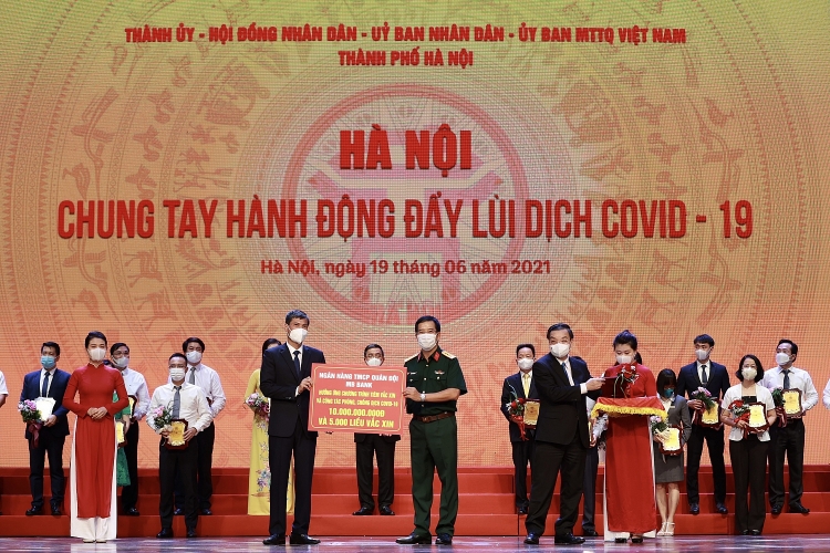 MB góp thêm 10 tỷ đồng cùng Hà Nội chiến thắng COVID-19