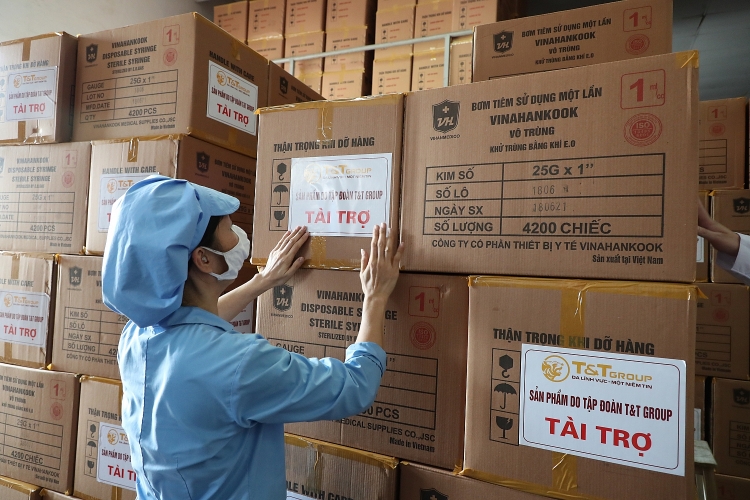 T&T Group tài trợ toàn bộ bơm kim tiêm cho chiến dịch tiêm 150 triệu liều vắc xin phòng COVID-19